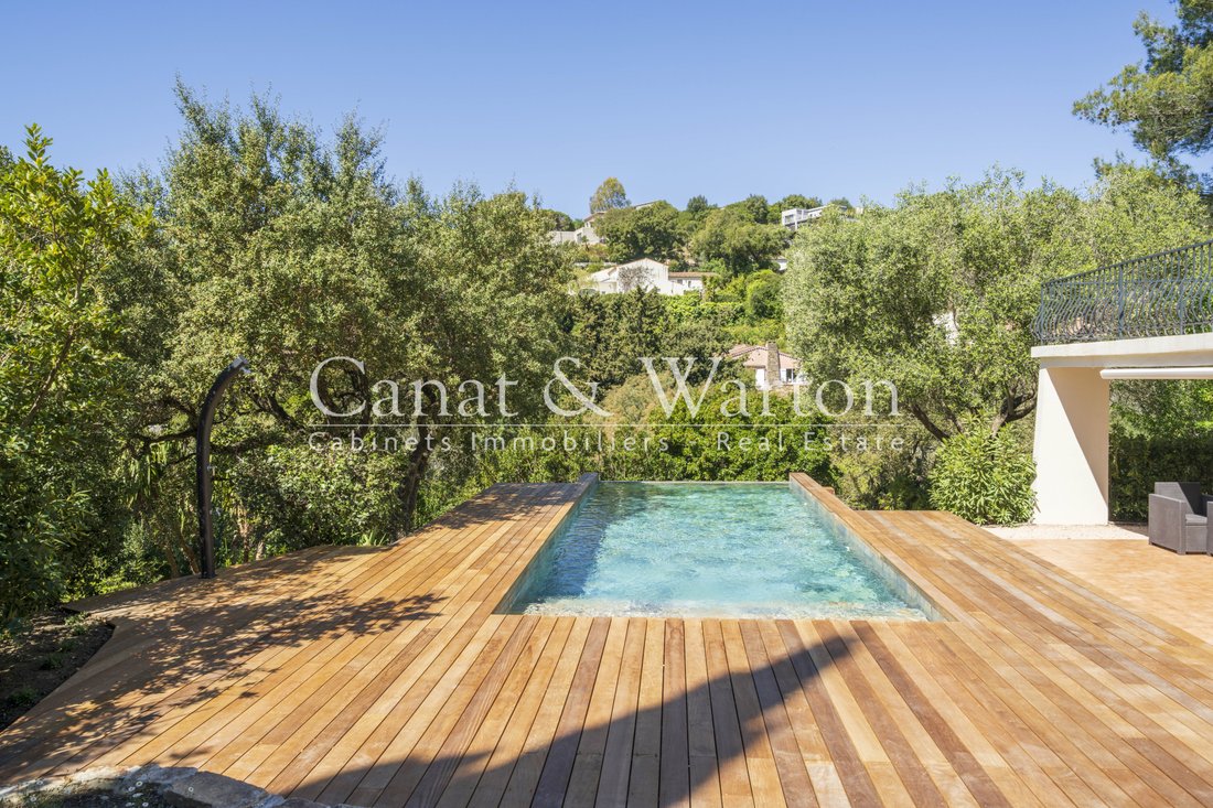 Villa in La Croix-Valmer, Provence-Alpes-Côte d'Azur, France 2 - 17666727