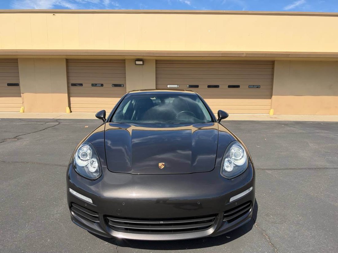 Coupe in Sacramento, CA, United States 2 - 19001166