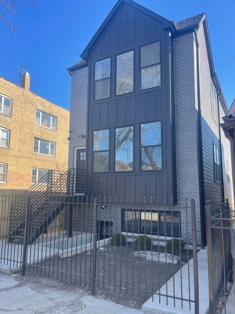 Chicago, Illinois, United States 1 - 19007279