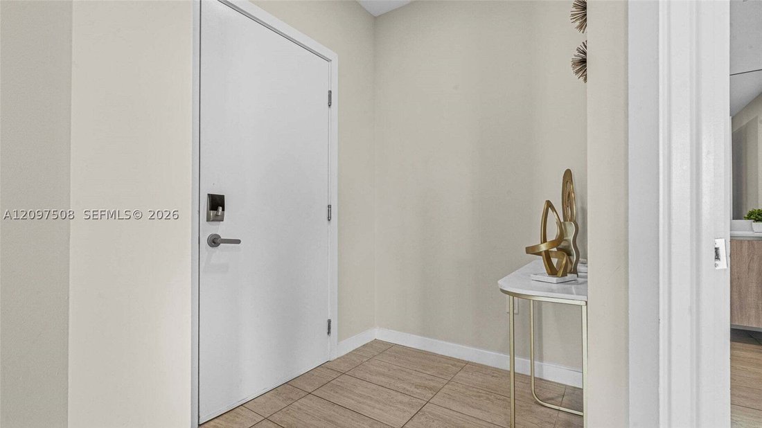 Condo in Miami, Florida, United States 4 - 19000734