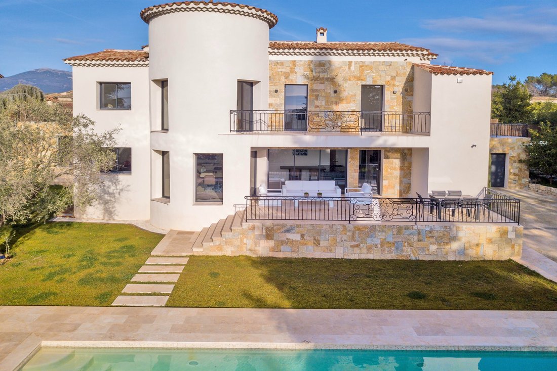 House in Châteauneuf-Grasse, Provence-Alpes-Côte d'Azur, France 1 - 19002608