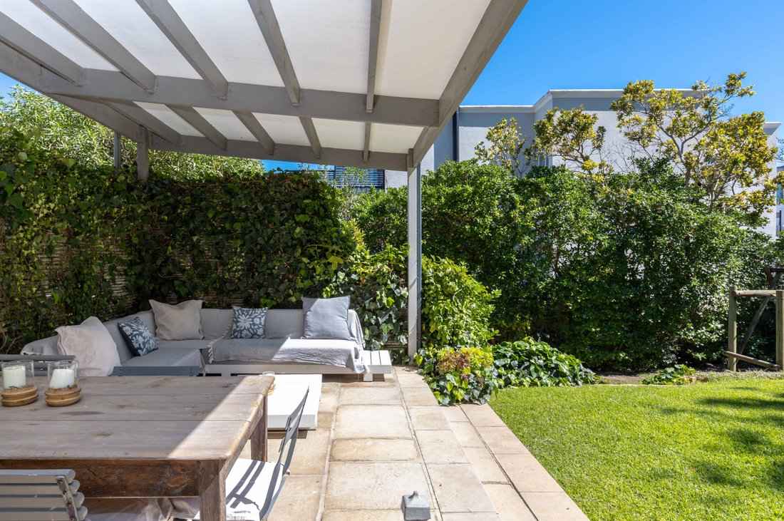 House in Camps Bay, Atlantic Seaboard, Cape Town 2 - 19002149