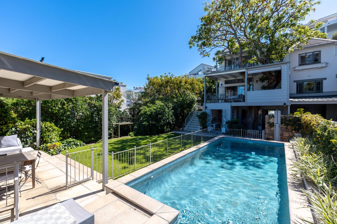 House in Camps Bay, Atlantic Seaboard, Cape Town 5 - 19002149