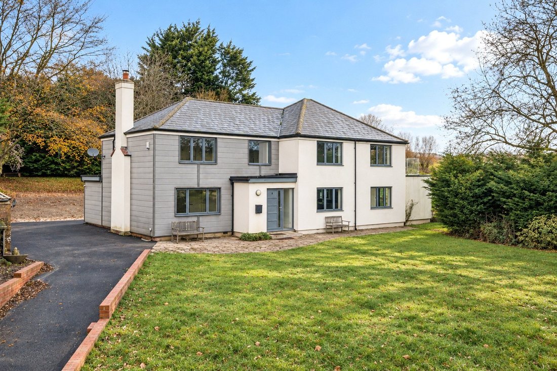 House in Alton, England 1 - 19003034