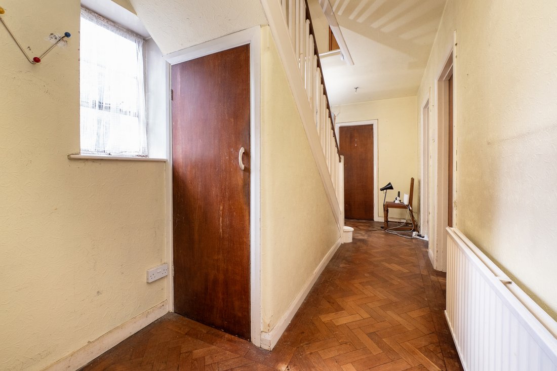 House in London Borough of Sutton, England 5 - 19007090