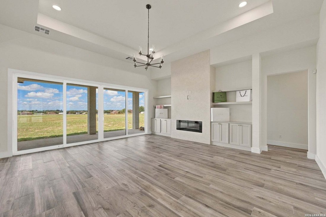 House in Floresville, Texas, United States 5 - 16833401