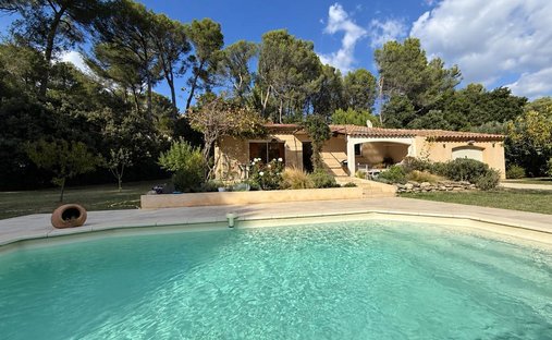 Villa in Le Vallon-La Croix Blanche-Basses Viougues-Coustelade, Salon-de-Provence, France 1