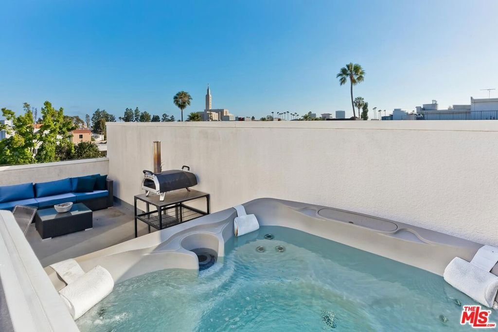 Condo in Los Angeles, California, United States 1 - 19003269
