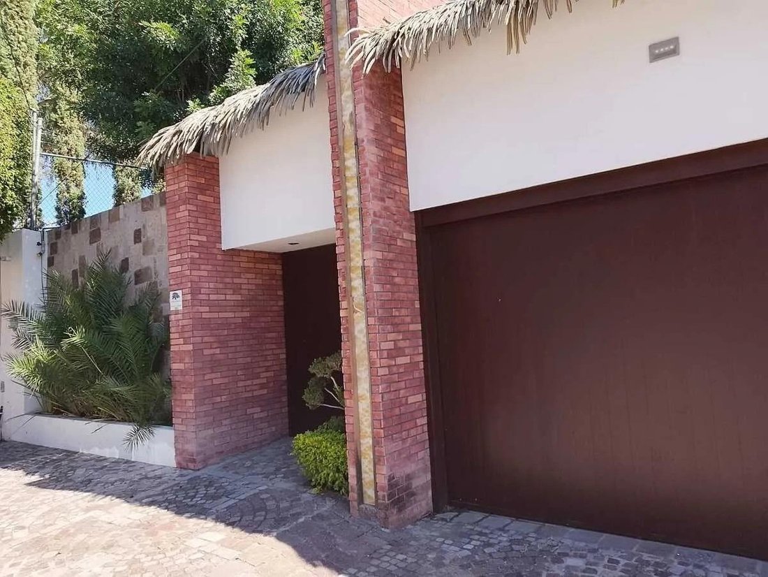 House in Santiago de Querétaro, Querétaro, Mexico 2 - 19002379
