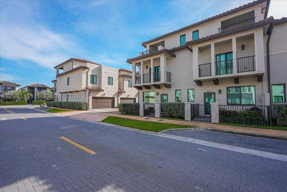 Condo in Miami Springs, Florida, United States 2 - 19007006