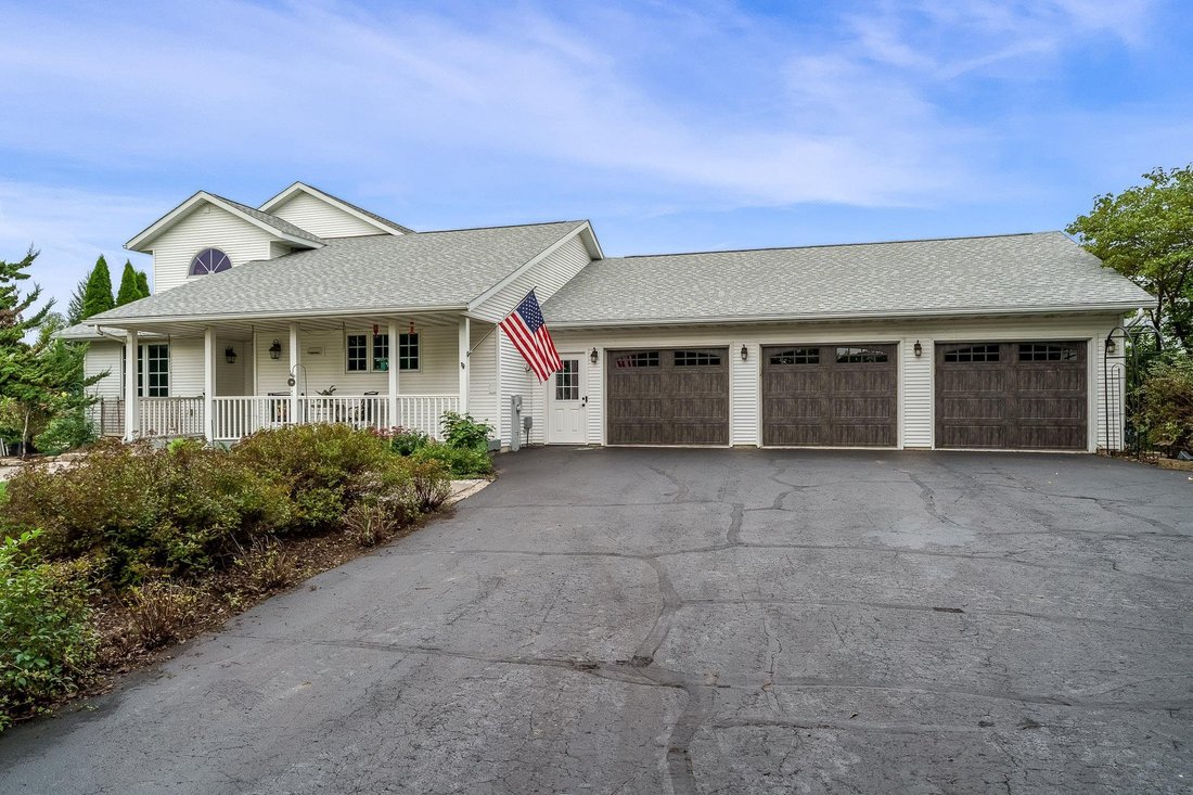 House in Brooklyn, Wisconsin, United States 4 - 19005056