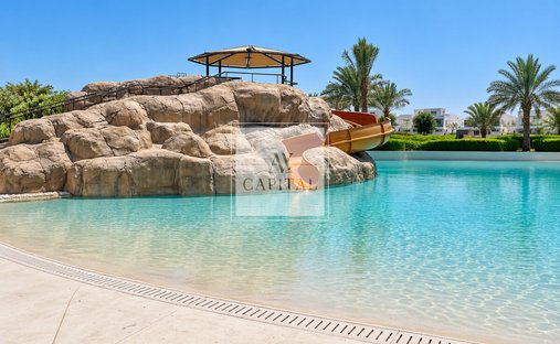 Townhouse in Palm Jumeirah, Dubai, United Arab Emirates 1