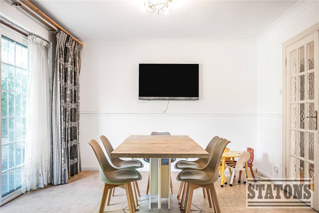 House in The Ridgeway, Enfield, England 5 - 19000550