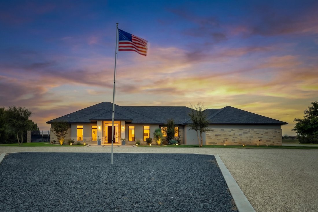 House in Slaton, Texas, United States 1 - 19003902