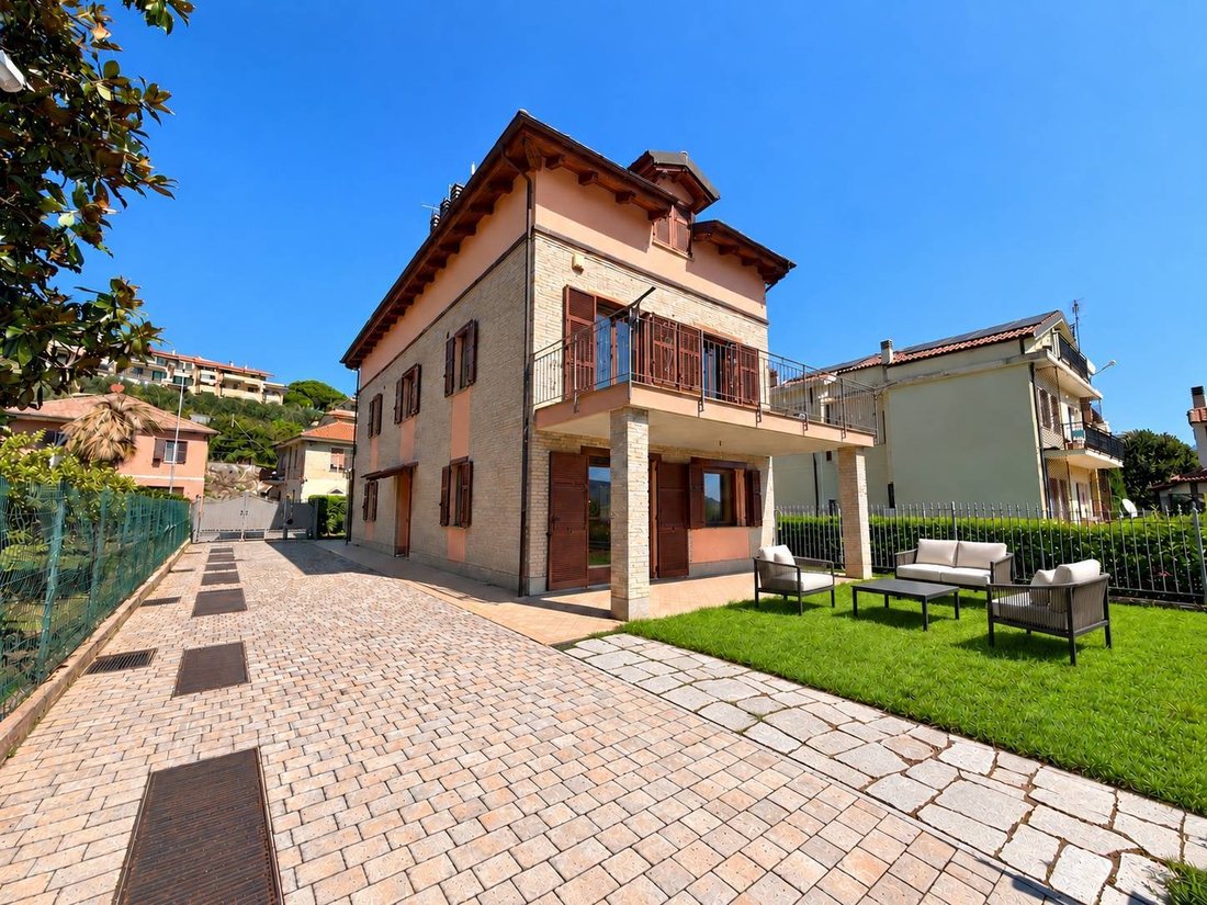 Villa in Villanova d'Albenga, Liguria, Italy 1 - 19006016
