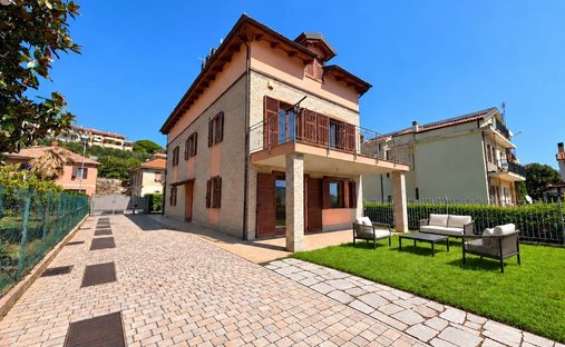 Villa in Villanova d'Albenga, Liguria, Italy 1
