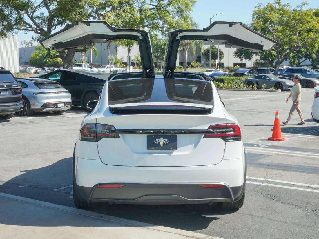 Suv in Costa Mesa, CA, United States 3 - 18989892