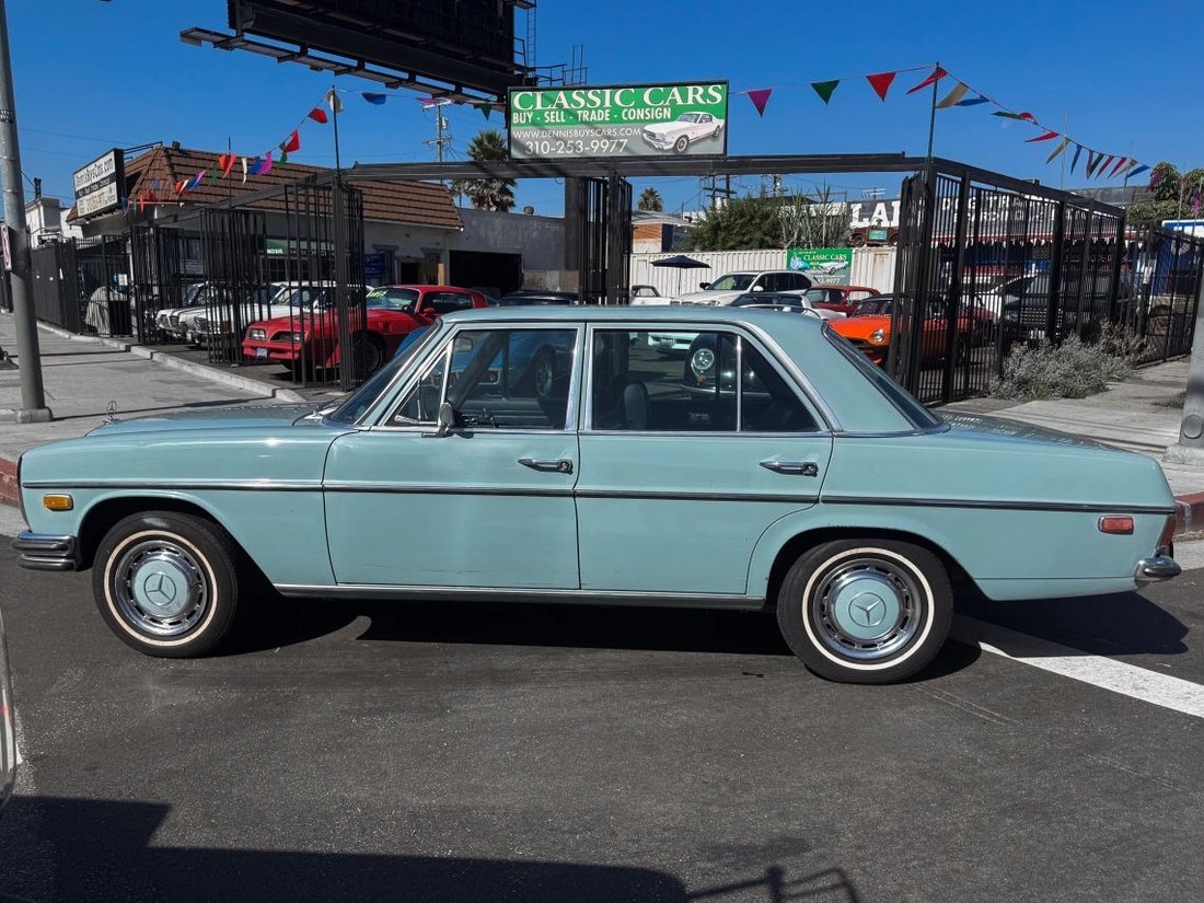 Sedan in Los Angeles, CA, United States 1 - 19008005