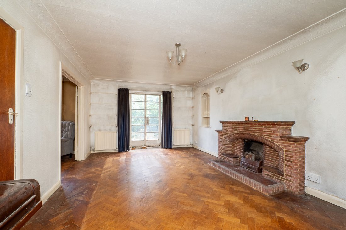 House in London Borough of Sutton, England 2 - 19007090