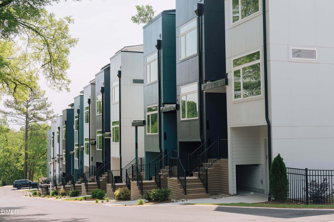 Townhouse in Raleigh, North Carolina, United States 1 - 19000615
