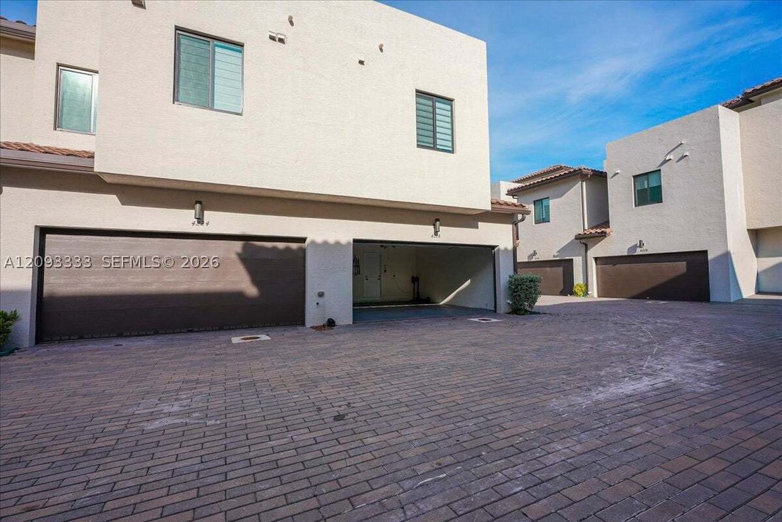 Condo in Miami Springs, Florida, United States 5 - 19007006