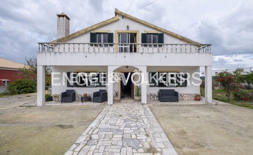 House in Azeitao (Sao Lourenco e Sao Simao), Setubal, Portugal 1