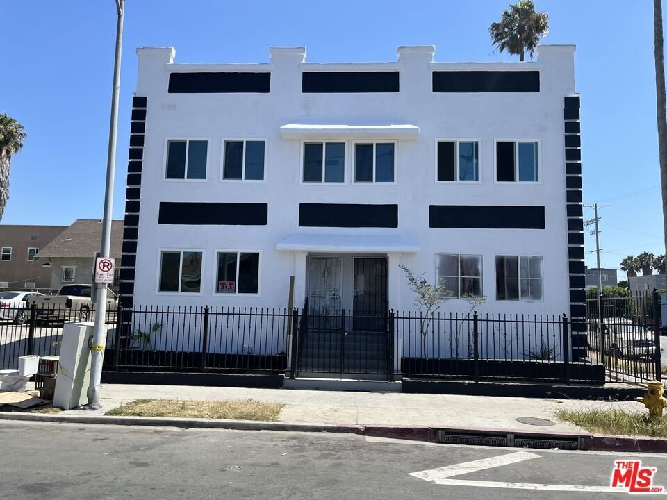 Los Angeles, California, United States 1 - 19003272