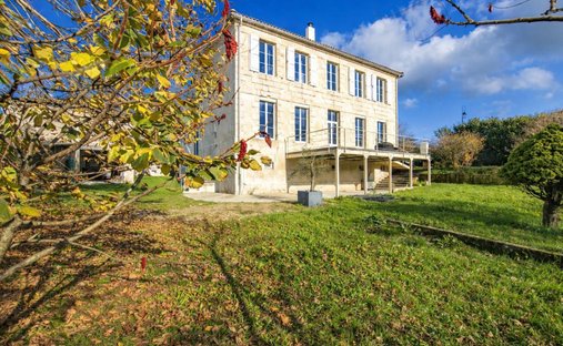 House in Semillac, Nouvelle-Aquitaine, France 1