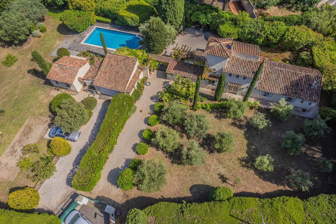 Villa in Ville-Les Saquedes-Le Bouillonnet, Sainte-Maxime, France 1 - 19001678