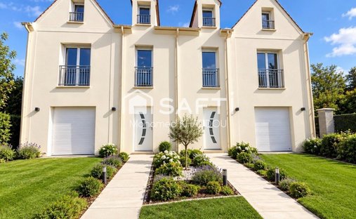 House in Bas, Maule, France 1