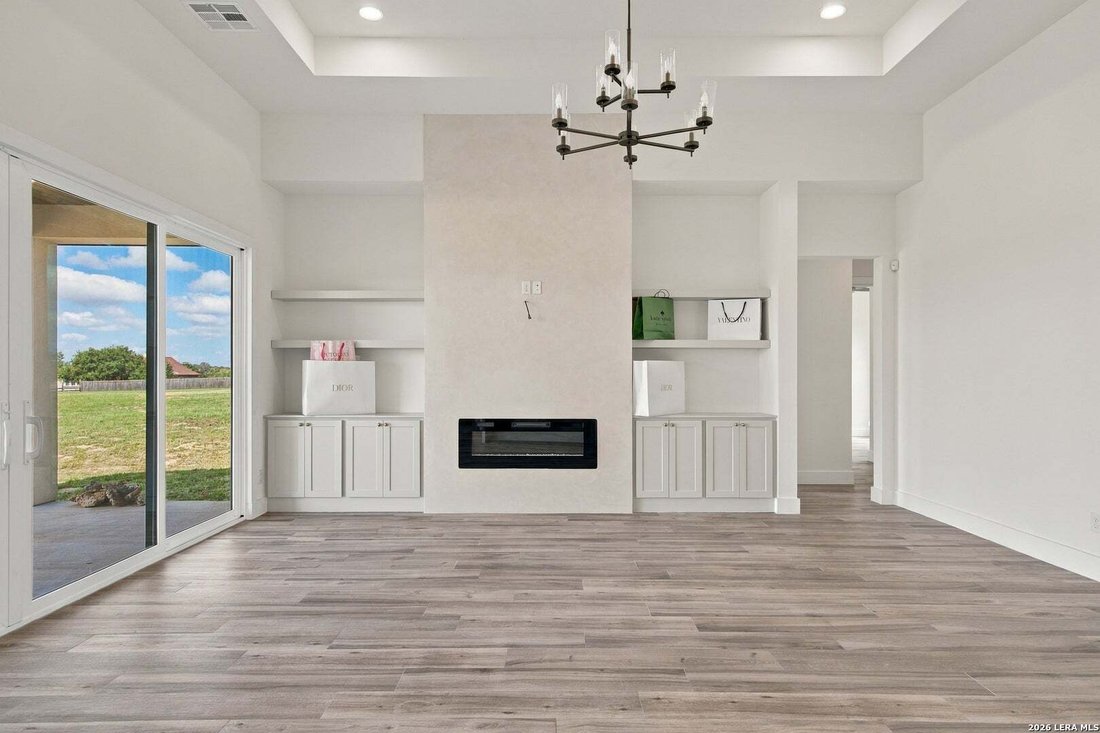 House in Floresville, Texas, United States 3 - 16833401