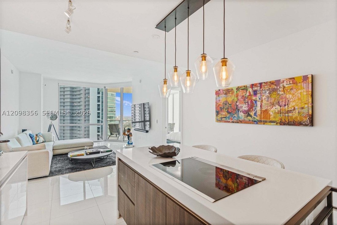 Condo in Miami, Florida, United States 5 - 19003597