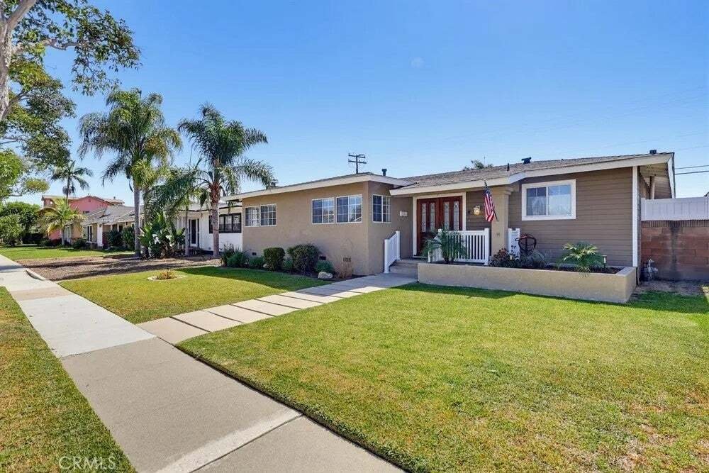 Condo in Signal Hill, California, United States 1 - 19005853