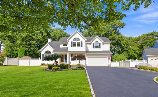 House in Commack, New York, United States 1