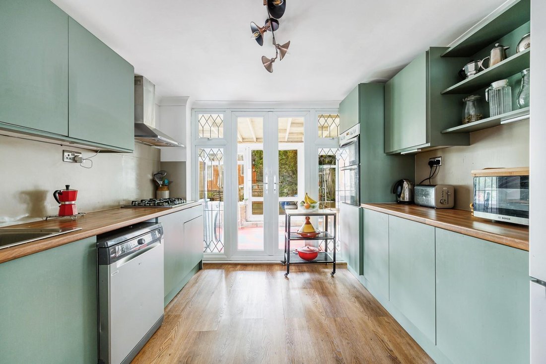 House in East Acton, Ealing, England 2 - 19003033
