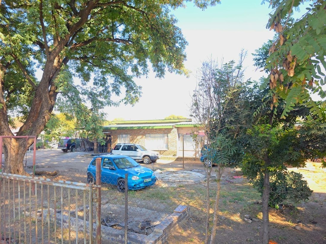 House in Rustenburg, North West, South Africa 1 - 19008218