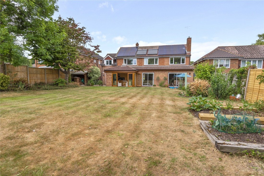 House in Guildford, England 3 - 19000520