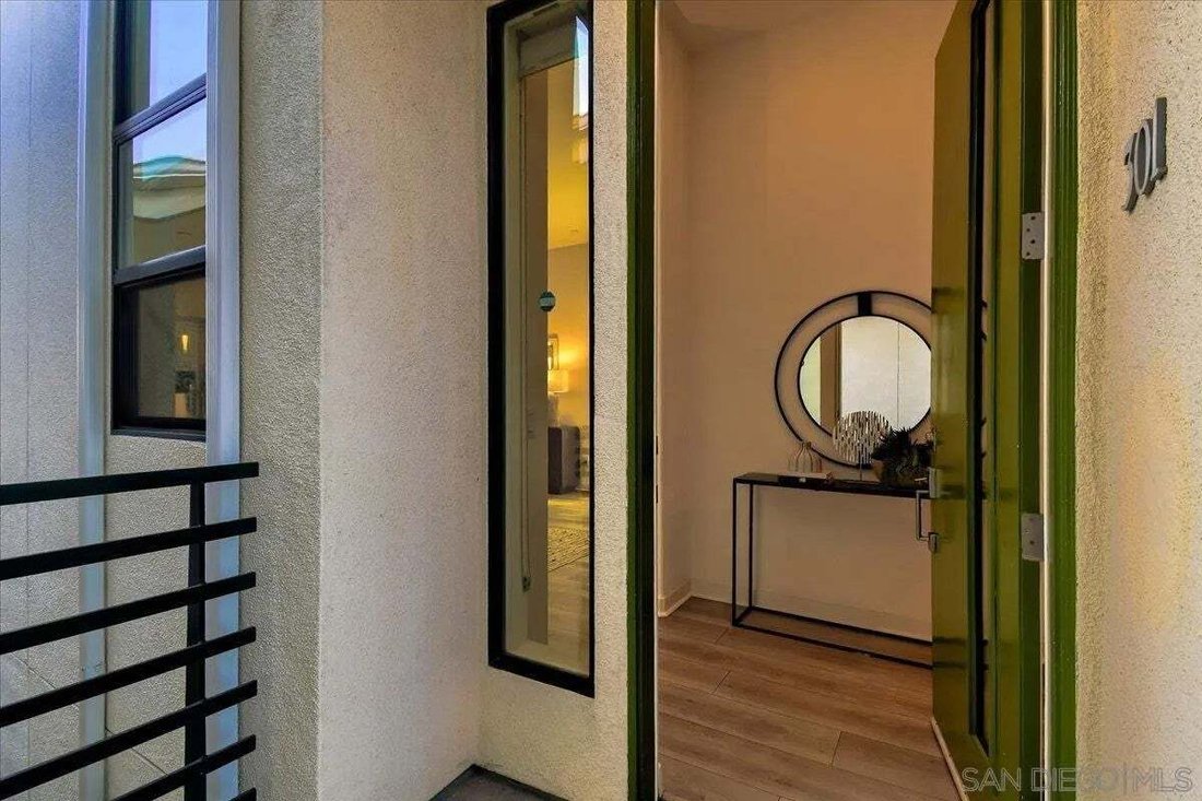 Condo in San Diego, California, United States 5 - 18690536