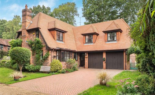House in Thakeham, England 1