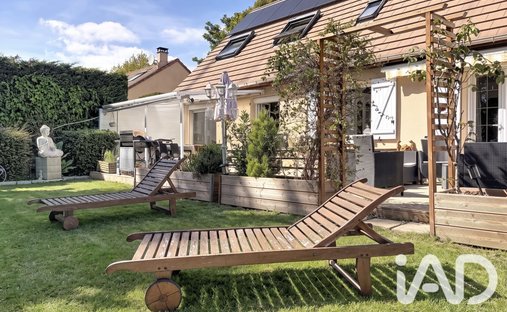 House in Sonchamp, Ile-de-France, France 1