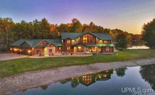 House in Menominee, Michigan, United States 1
