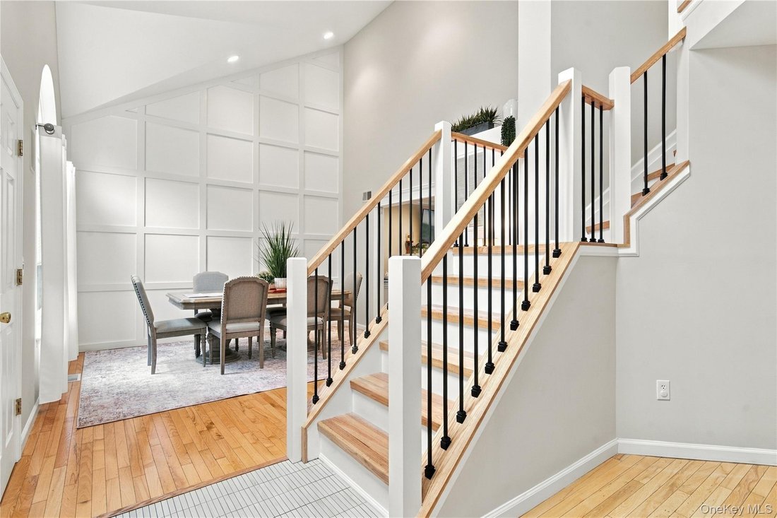 House in Commack, New York, United States 3 - 19003234