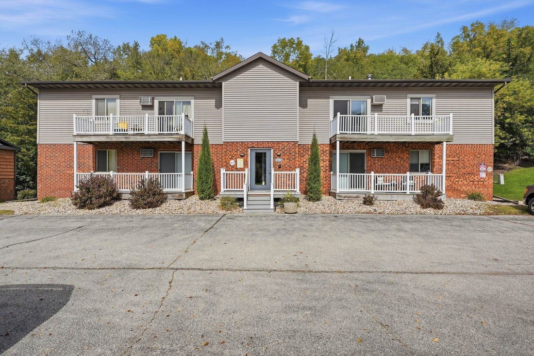 Cross Plains, Wisconsin, United States 1 - 19002803