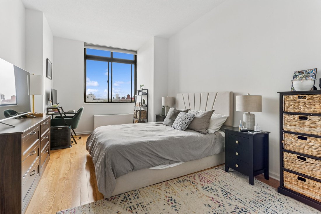 New York, New York, United States 5 - 19004450
