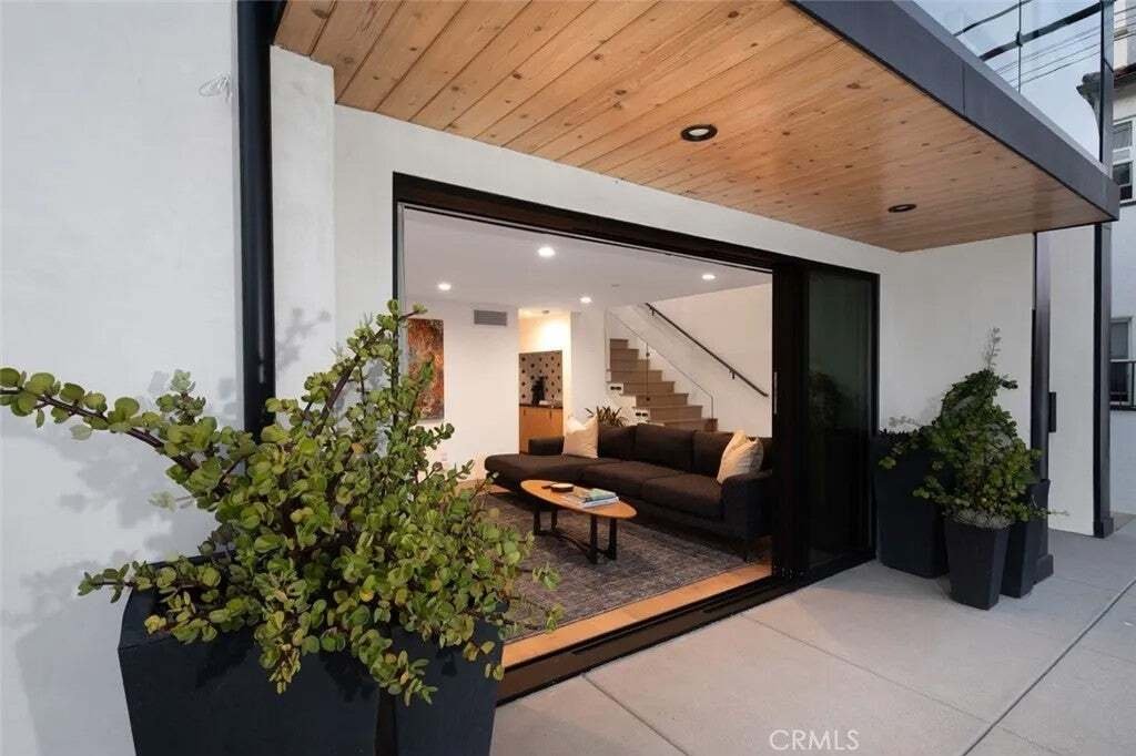 House in Signal Hill, California, United States 3 - 19005756