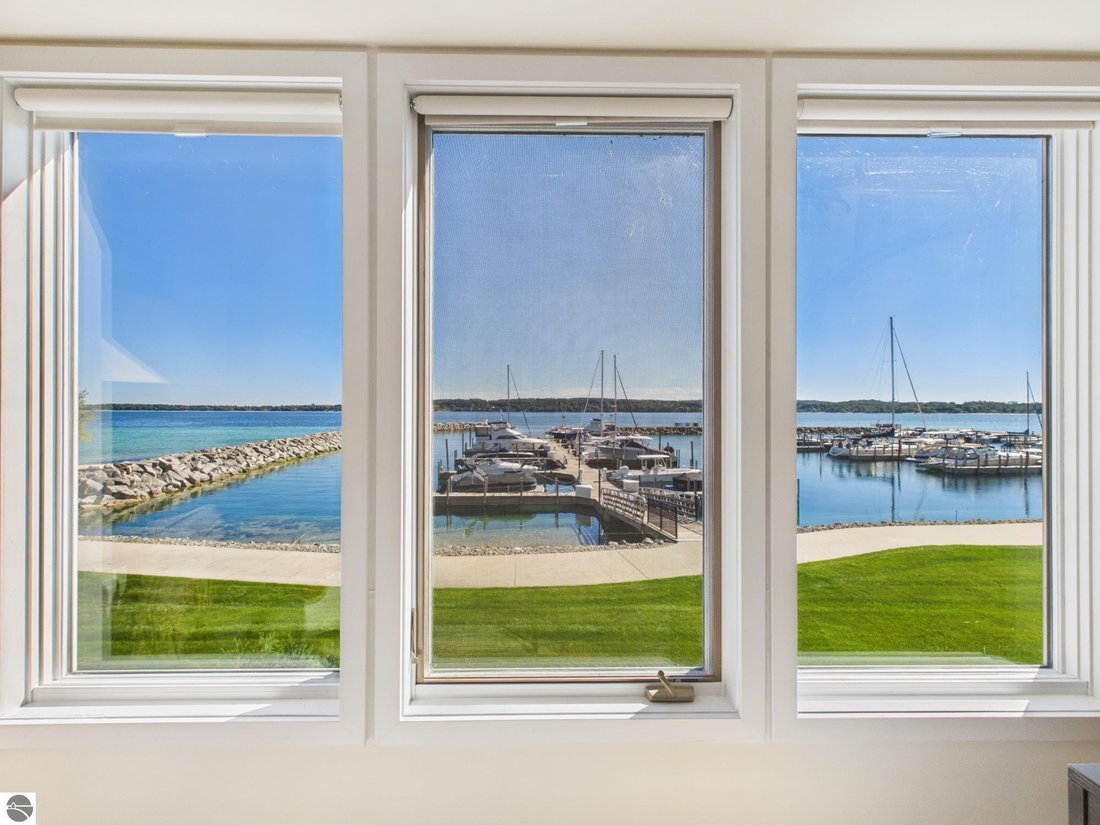 House in Suttons Bay, Michigan, United States 3 - 19002813