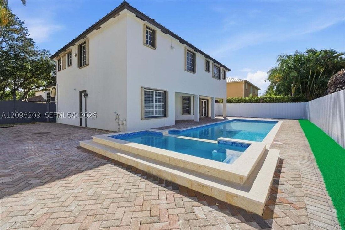 House in Hialeah, Florida, United States 5 - 19003542