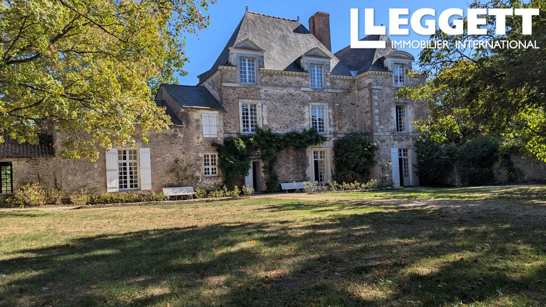 Castle in Le Loroux-Bottereau, Pays de la Loire, France 1 - 19004875