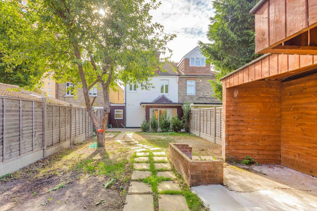 House in Gunnersbury, Hounslow, England 2 - 19002872