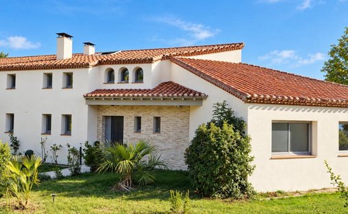 House in Bourg-de-Visa, Occitania, France 1